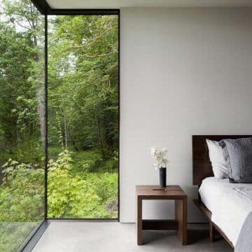 How Can I Use Bespoke Glazing to Create a Frameless Corner Window Feature?