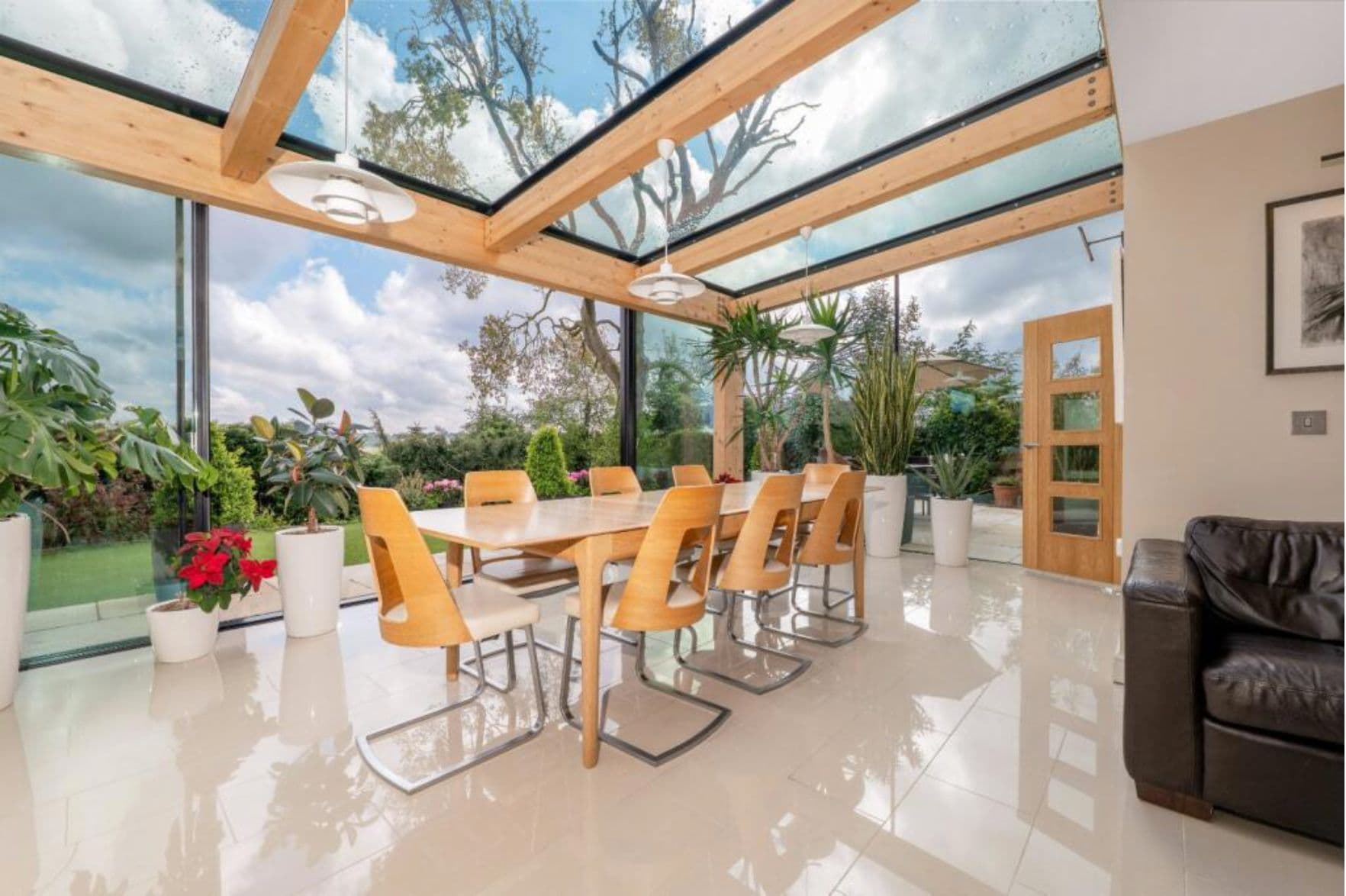 Structural Glass Wall Systems for the Modern Home